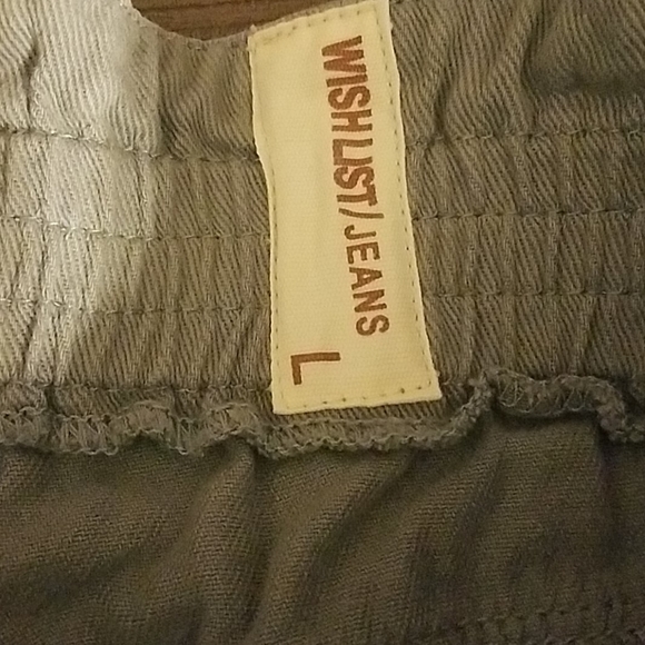 Shorts - Picture 2 of 3